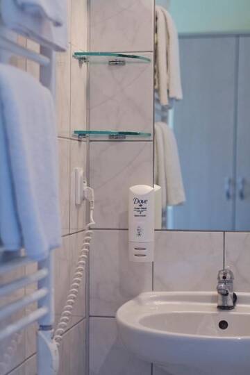 Фото номера Двухместный номер «Комфорт» с 2 отдельными кроватями Отель Hotel Łabędy г. Гливице 6