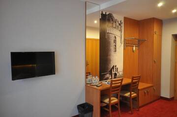 Фото номера Двухместный номер Делюкс с 2 отдельными кроватями Отель Hotel Malinowski Economy г. Гливице 20