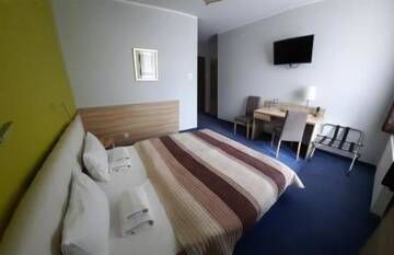 Фото номера Двухместный номер с 1 кроватью и гидромассажной ванной Отель Hotel Arsenał г. Гливице 3