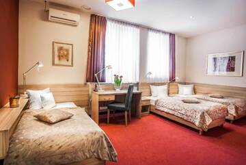 Фото номера Трехместный номер Отель Hotel Arsenał г. Гливице 3