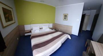 Фото номера Двухместный номер с 1 кроватью и гидромассажной ванной Отель Hotel Arsenał г. Гливице 2