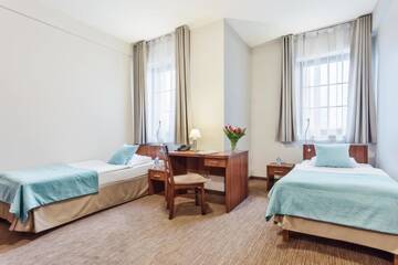 Фото номера Двухместный номер «Комфорт» с 2 отдельными кроватями Отель Hotel Modrzewiowy Dwór г. Гливице 8