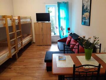 Фото номера Семейный номер с общей ванной комнатой Хостелы Hostel Gliwice Centrum г. Гливице 2
