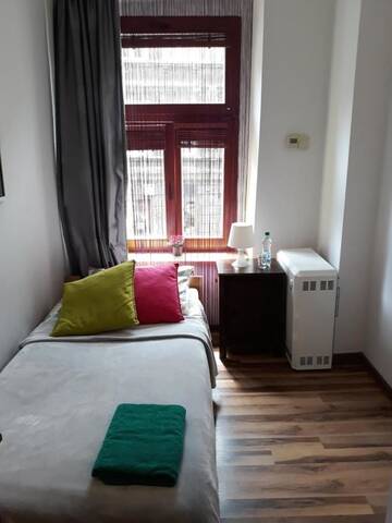 Фото номера Стандартный одноместный номер с общей ванной комнатой Хостелы Hostel Gliwice Centrum г. Гливице 2