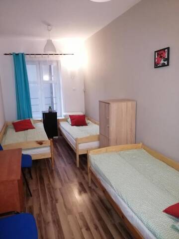 Фото номера Трехместный номер с общей ванной комнатой Хостелы Hostel Gliwice Centrum г. Гливице 2