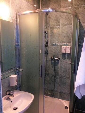 Фото номера Трехместный номер Отель Hotel Restauracja Tawerna Gliwice - ozonujemy pokoje г. Гливице 5