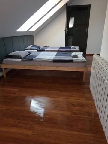 Фото номера Классический трехместный номер Хостелы M Hostel г. Гливице 4