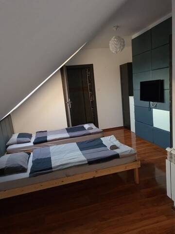 Фото номера Классический трехместный номер Хостелы M Hostel г. Гливице 22